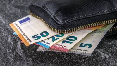 Ανήλικοι βρήκαν πορτοφόλι με 700 ευρώ και το παρέδωσαν στην αστυνομία