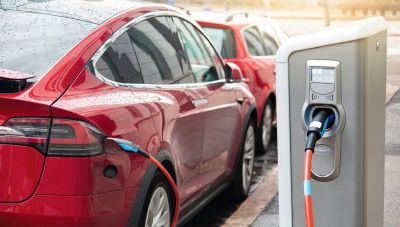 Το 2030 η ηλεκτροκίνηση θα εξοικονομεί τουλάχιστον 5 εκατ. βαρέλια πετρελαίου την ημέρα