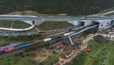 Τέμπη: Φοιτητής ο μόνος επιζών από το καμένο πρώτο βαγόνι - Εκτοξεύθηκε στα χωράφια