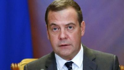 O Μεντβέντεφ συγκρίνει το ένταλμα σύλληψης κατά του Πούτιν με... χαρτί υγείας