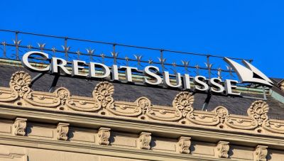 Financial Times: Την εξαγορά της Credit Suisse συζητά η UBS