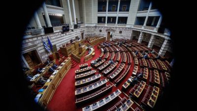 Υπερψηφίστηκε το νομοσχέδιο για το νερό μόνο με ψήφους της ΝΔ
