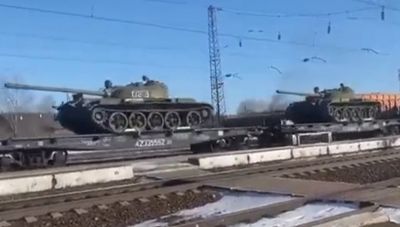 Οι Ρώσοι βγάζουν από τις αποθήκες τα σοβιετικά άρματα T-55