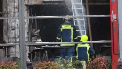Νέα Σμύρνη-Φωτιά: Απεγκλωβίστηκαν 5 άτομα-Ένας τραυματίας και καταγγελίες για εμπρησμό
