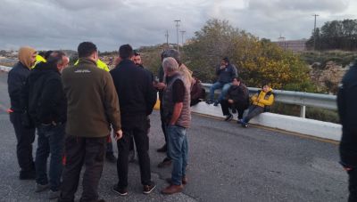 Ηράκλειο: Με τη βοήθεια της ΕΛΑΣ άνοιξε ο δρόμος προς τη μάντρα του Δήμου-Ξεκίνησε η αποκομιδή απορριμμάτων