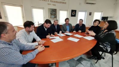 Δήμος Μαλεβιζίου: Έπεσαν οι υπογραφές για τη νέα πλατεία στις Κορφές- Ξεκινάει άμεσα το έργο