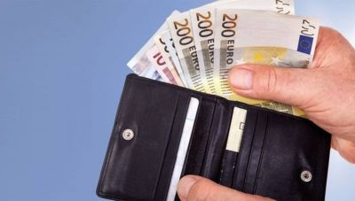 Τα σενάρια για αύξησή του επιδόματος ανεργίας