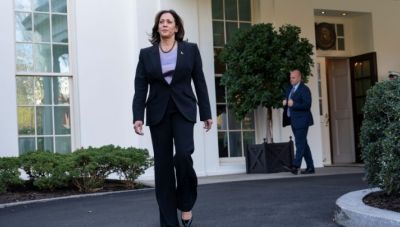 Η Καμάλα Χάρις πάντρεψε τον θετό της γιο