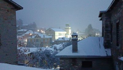 Έπεσαν τα πρώτα χιόνια στη Φλώρινα -Δείτε live την πορεία της κακοκαιρίας