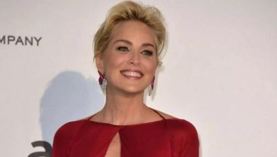 Η Σάρον Στόουν  πιο σέξι από ποτέ στα 65 της  (Βίντεο)