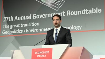 Κασσελάκης από το συνέδριο του Economist: O Πρωθυπουργός οικειοποιείται τις προσπάθειες 15 ετών του ελληνικού λαού