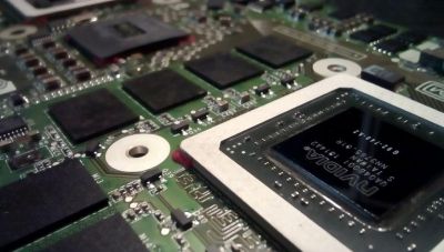 Η OpenAI εξετάζει την κατασκευή τσιπ τεχνητής νοημοσύνης