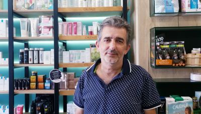 Ο Γιάννης Τσικανδηλάκης στο newshub.gr: Οι ελλείψεις στα φάρμακα και η κερδοσκοπία σε βάρος των καταναλωτών