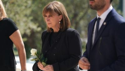 Παρούσα η Κατερίνα Σακελλαροπούλου στην κηδεία των 2 αδελφών που σκοτώθηκαν στη Λιβύη
