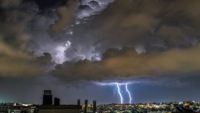 Εντυπωσιακές φωτογραφίες της βραδινής καταιγίδας στο Ηράκλειο