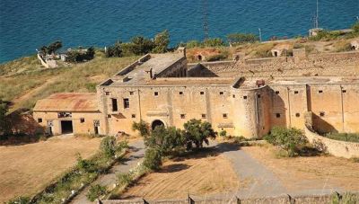 Έρμαιο της εγκατάλειψης το Φρούριο-Φυλακές του Ιτζεδίν στα Χανιά-Η ιστορία του (ΦΩΤΟ)