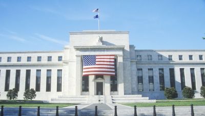 Η Fed κάνει λάθος για το πόσο χαμηλά θα πέσουν τα επιτόκια