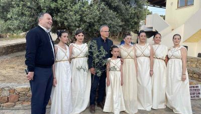 Τελετή κοπής Κότινου από την Αρχαία Ελιά των Βουβών παρουσία Γιάννη Κουράκη