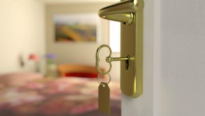 Κρήτη - Περιοδείες κλιμακίου ΚΚΕ σε ξενοδοχεία: «Το τουριστικό θαύμα είναι χτισμένο στην εκμετάλλευση των ξενοδοχοϋπάλληλων»