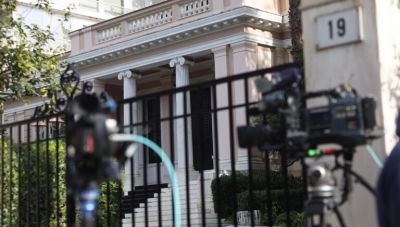 Έκτακτο ΚΥΣΕΑ για τη Μέση Ανατολή – Καταδικάζει την επίθεση η κυβέρνηση, αντιδρούν τα κόμματα της αντιπολίτευσης