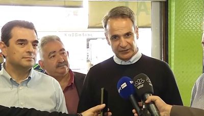 Μητσοτάκης από λαχαναγορά Ρέντη: Συνεχής ο αγώνας κατά της ακρίβειας