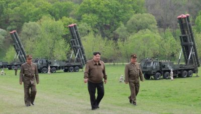 Βόρεια Κορέα: Ο Κιμ Γιονγκ Ουν επέβλεψε άσκηση πυρηνικής αντεπίθεσης