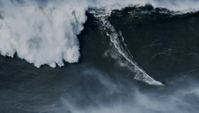 Γερμανός κόβει την ανάσα αφού σερφάρει στο πιο μεγάλο κύμα - Πολύ κοντά σε νέο παγκόσμιο ρεκόρ