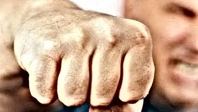 Ηράκλειο: Έλυσαν τις προσωπικές διαφορές με ξύλο - Βιντεοσκόπησαν το θύμα