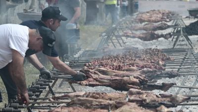 Ντουράκης για οβελία: Ακριβότερος σε σχέση με πέρυσι – Αναλυτικά οι τιμές των κρεάτων ενόψει Πάσχα