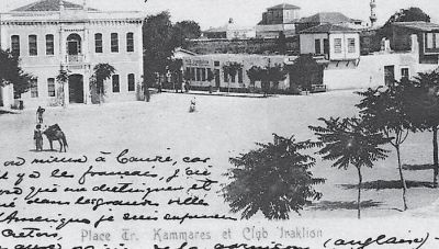 Τρεις Καμάρες: η εμβληματική πλατεία του Ηρακλείου