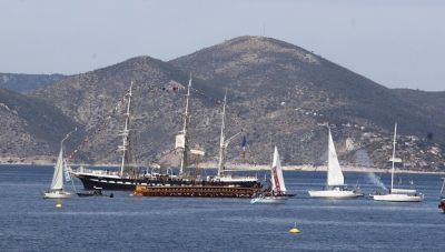 Ολυμπιακή Φλόγα: Ξεκίνησε το ταξίδι της για Μασσαλία – Για πρώτη φορά μεταφέρεται δια θαλάσσης