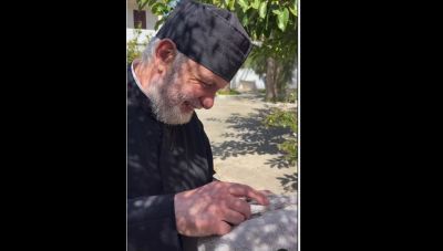 Στα Χανιά το ζεύγος Αγγελόπουλου για να πάρει το μωρό τους την ευχή του π. Δ. Λουπασάκη