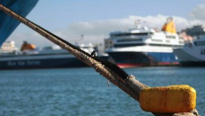 Δεμένα τα πλοία στα λιμάνια στις 17 Απριλίου