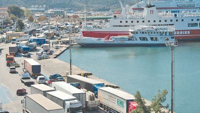 Ηγουμενίτσα: Είχε κρυμμένα στο φορτηγό εκατοντάδες πακέτα λαθραίων τσιγάρων