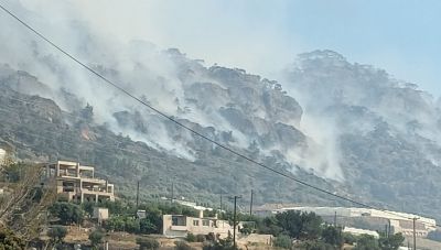 Κινείται προς τα δάσος η μεγάλη φωτιά στα Σχινοκάψαλα-Αγωνία για την ένταση των ανέμων-4 τραυματίες