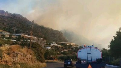 Ιεράπετρα: Απειλητική η πυρκαγιά στα Σχοινοκάψαλα-Εκκενώσεις οικισμών-Φωτιές και σε Αμμουδάρες, Μάλλες (βίντεο & φωτο)