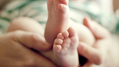 Γυναίκα γέννησε μέσα στο αυτοκίνητο, ενώ πήγαινε στο μαιευτήριο