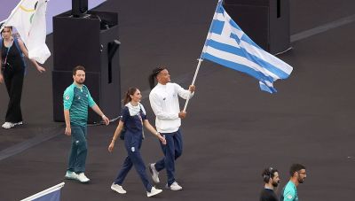 Ολυμπιακοί Αγώνες - Τελέτη Λήξης: Η είσοδος Καραλή - Πλατανιώτη με την ελληνική σημαία (Βίντεο)