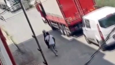 Άγριο έγκλημα στην Τουρκία: Σκότωσε την πρώην σύζυγό του με τρεις πυροβολισμούς στη μέση του δρόμου (Βίντεο)
