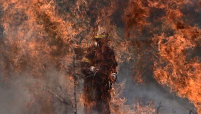Φωτιά στην Αττική: Κάηκαν δυο πυροσβεστικά στο Νέο Βουτζά, με εγκαύματα ένας πυροσβέστης