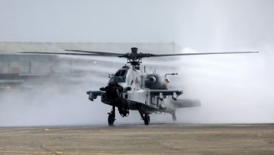 Η Πολωνία ανακοίνωσε την αγορά 96 αμερικανικών πολεμικών ελικοπτέρων Apache