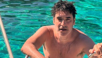 Χριστόφορος Παπακαλιάτης: Διακοπές στους Παξούς και νωρίτερα στη Σαντορίνη με την οικογένεια του (φωτο)