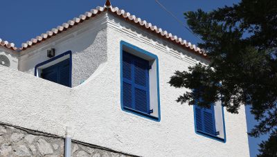 Αντιπαράθεση Υπουργείου Πολιτισμού – ΣΥΡΙΖΑ για την πισίνα στην οικία Κασσελάκη στις Σπέτσες