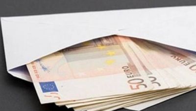 Κατερίνη: 56χρονος βρήκε φάκελο με 7.500 ευρώ και τα παρέδωσε στην αστυνομία