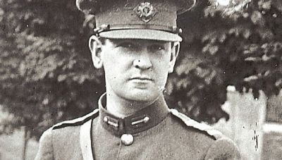 Μάικλ Κόλινς, το «Γελαστό Παιδί» του τραγουδιού του Μίκη Θεοδωράκη