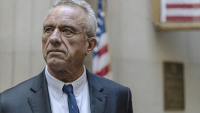 Ο Ρόμπερτ Φ. Κένεντι Τζούνιορ απέσυρε την υποψηφιότητά του για την προεδρία των ΗΠΑ