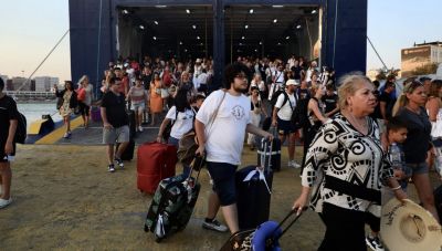 Ξεκίνησε η επιστροφή των αδειούχων του Αυγούστου - Αυξημένη κίνηση στα λιμάνια