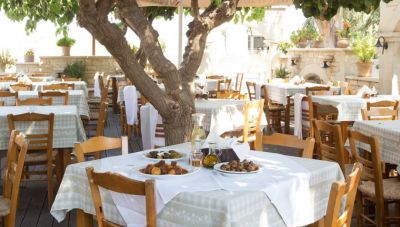 Ρέθυμνο: Κατέρρευσε και πέθανε ενώ έτρωγε σε ταβέρνα με το γιο της