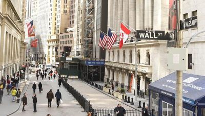 Wall Street: Οπιθοχωρεί από το ιστορικό υψηλό ο Dow Jones