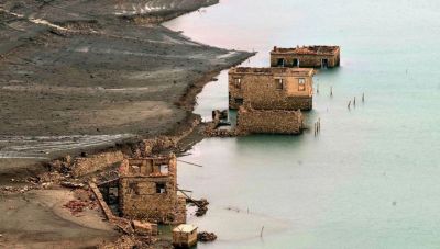 Αττική: Η λειψυδρία «χτυπάει την πόρτα»- Βγαίνουν στην επιφάνεια βυθισμένα σπίτια